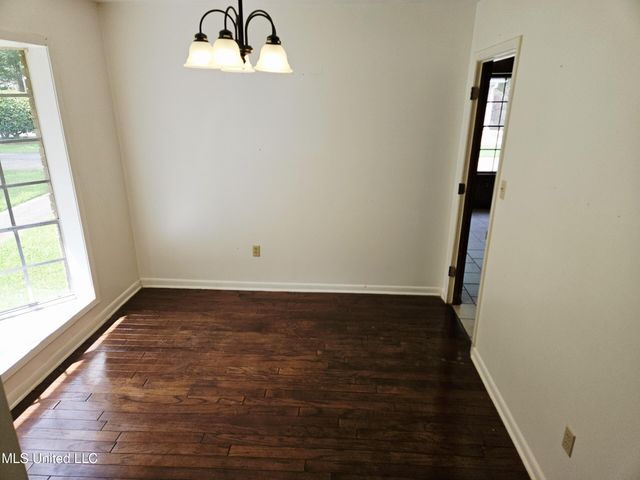329 Swan Lake Drive, Jackson, MS 39212