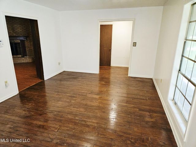 329 Swan Lake Drive, Jackson, MS 39212
