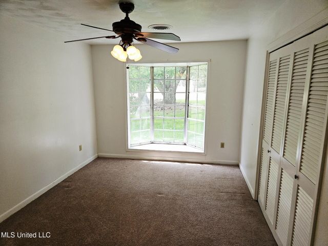 329 Swan Lake Drive, Jackson, MS 39212