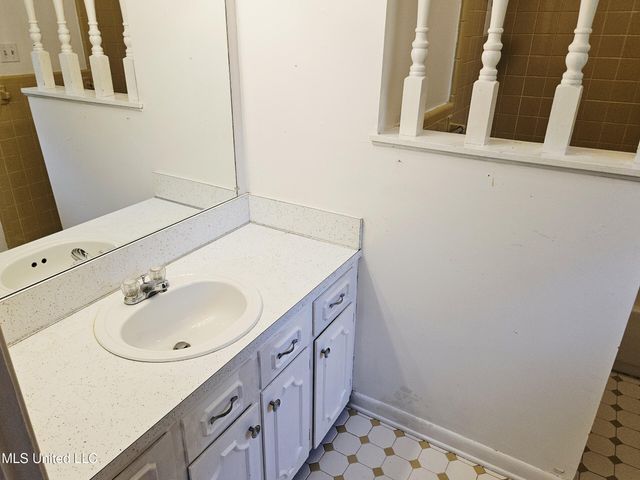 329 Swan Lake Drive, Jackson, MS 39212