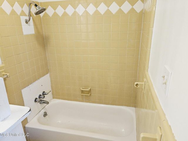 329 Swan Lake Drive, Jackson, MS 39212