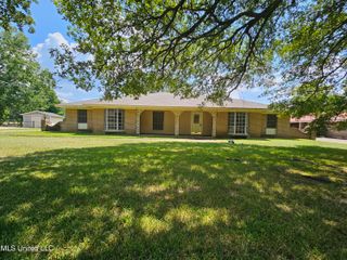 329 Swan Lake Drive, Jackson, MS 39212