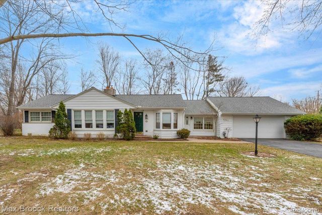 2381 Bratton Avenue, Bloomfield Hills, MI 48302