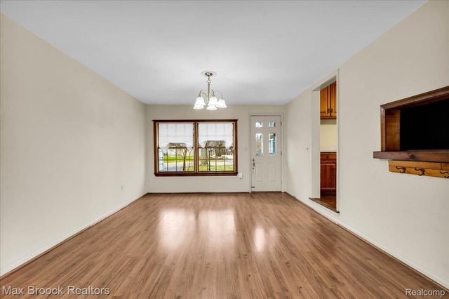 2381 Bratton Avenue, Bloomfield Hills, MI 48302