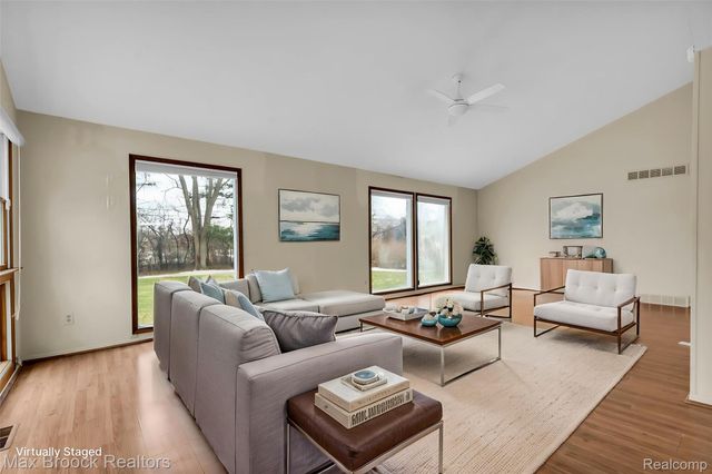 2381 Bratton Avenue, Bloomfield Hills, MI 48302