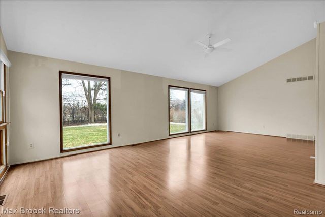 2381 Bratton Avenue, Bloomfield Hills, MI 48302