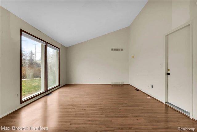 2381 Bratton Avenue, Bloomfield Hills, MI 48302