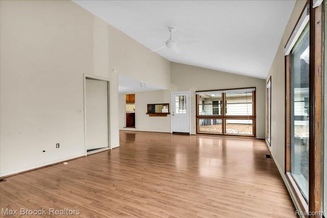 2381 Bratton Avenue, Bloomfield Hills, MI 48302