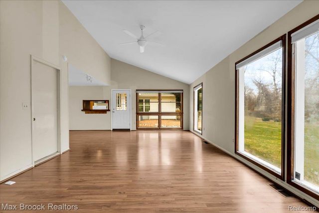 2381 Bratton Avenue, Bloomfield Hills, MI 48302