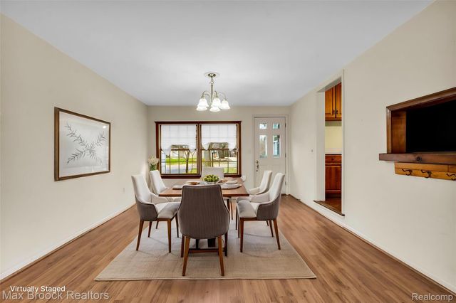 2381 Bratton Avenue, Bloomfield Hills, MI 48302