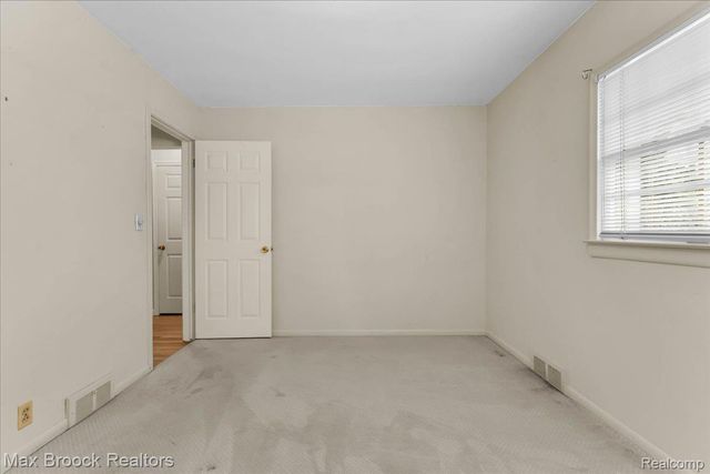 2381 Bratton Avenue, Bloomfield Hills, MI 48302