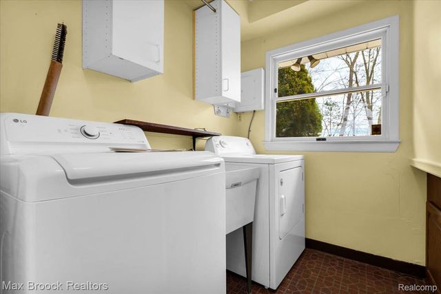 2381 Bratton Avenue, Bloomfield Hills, MI 48302