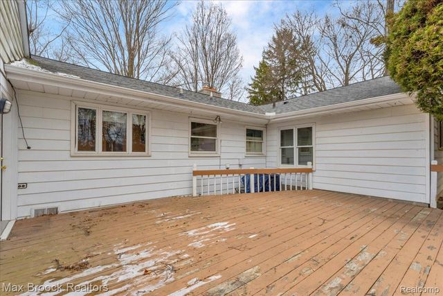 2381 Bratton Avenue, Bloomfield Hills, MI 48302