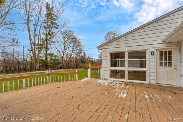 2381 Bratton Avenue, Bloomfield Hills, MI 48302