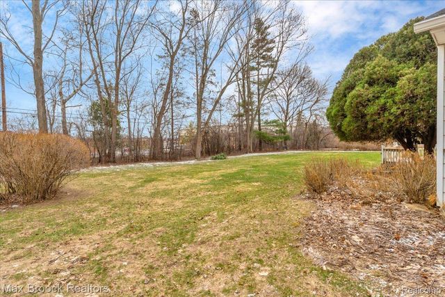 2381 Bratton Avenue, Bloomfield Hills, MI 48302