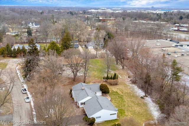 2381 Bratton Avenue, Bloomfield Hills, MI 48302