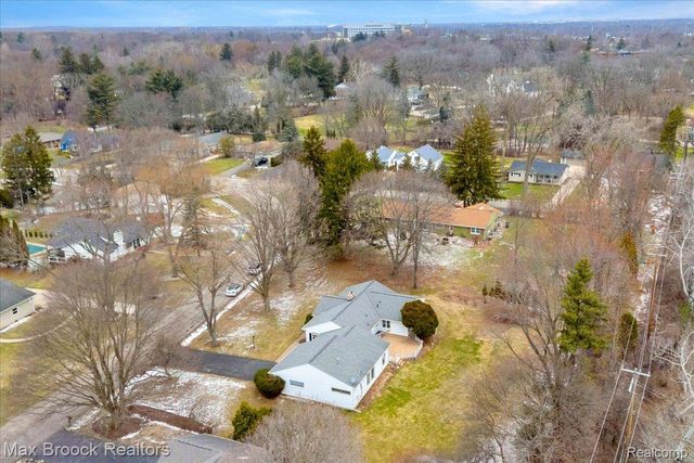 2381 Bratton Avenue, Bloomfield Hills, MI 48302