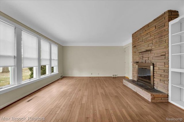 2381 Bratton Avenue, Bloomfield Hills, MI 48302