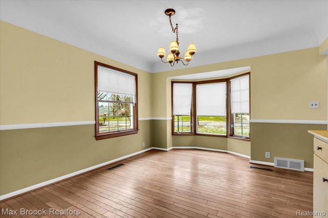 2381 Bratton Avenue, Bloomfield Hills, MI 48302