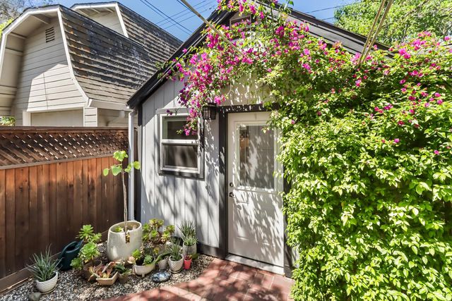 640 40th St, Sacramento, CA 95819