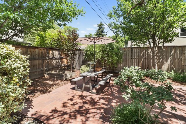 640 40th St, Sacramento, CA 95819