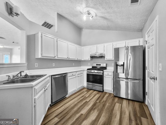 5855 Creekside Drive, Rex, GA 30273