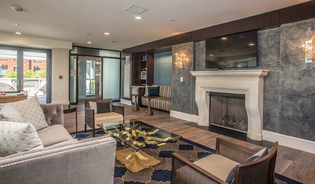 1 Canal St. 738, Boston, MA 02114