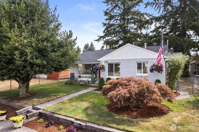 8033 E B Street, Tacoma, WA 98404