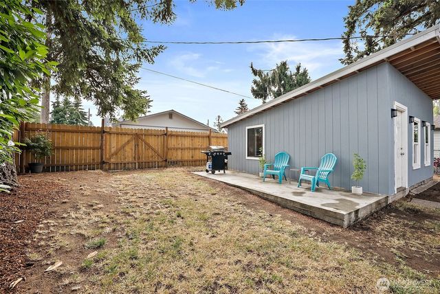 8033 E B Street, Tacoma, WA 98404