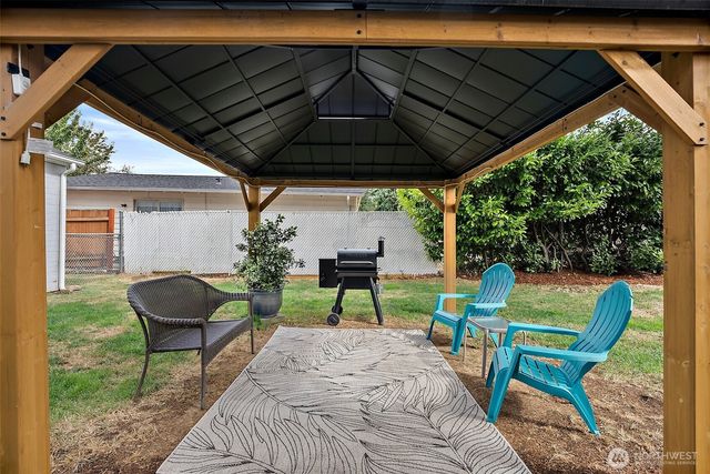 8033 E B Street, Tacoma, WA 98404