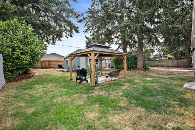 8033 E B Street, Tacoma, WA 98404