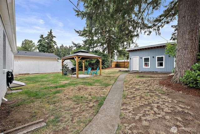 8033 E B Street, Tacoma, WA 98404