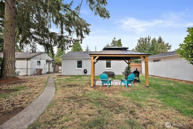 8033 E B Street, Tacoma, WA 98404