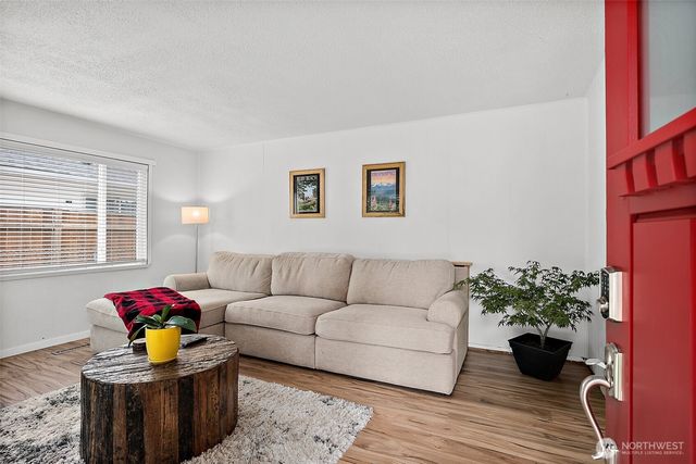 8033 E B Street, Tacoma, WA 98404