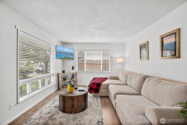 8033 E B Street, Tacoma, WA 98404