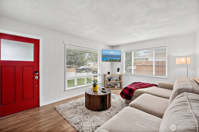 8033 E B Street, Tacoma, WA 98404