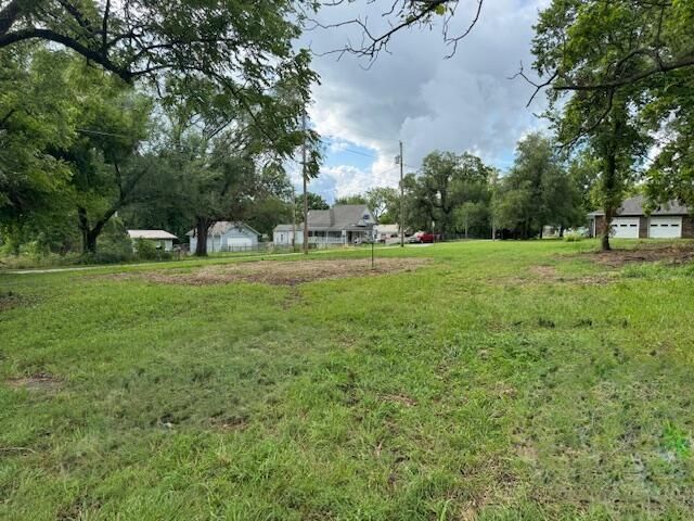 304 North Church Street, Everton, MO 65646