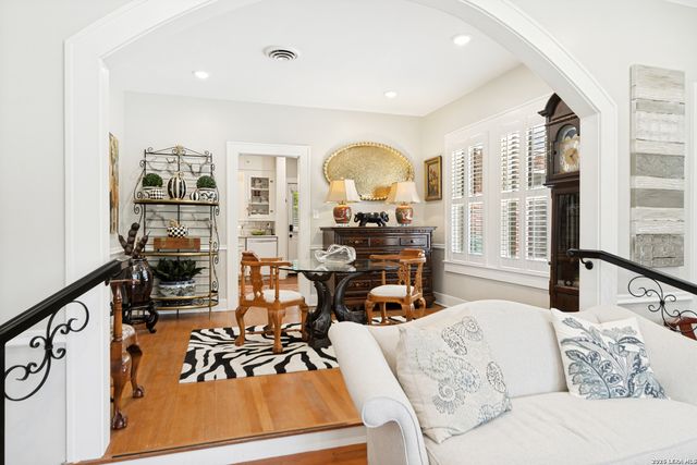 119 E EVERGREEN ST, Boerne, TX 78006