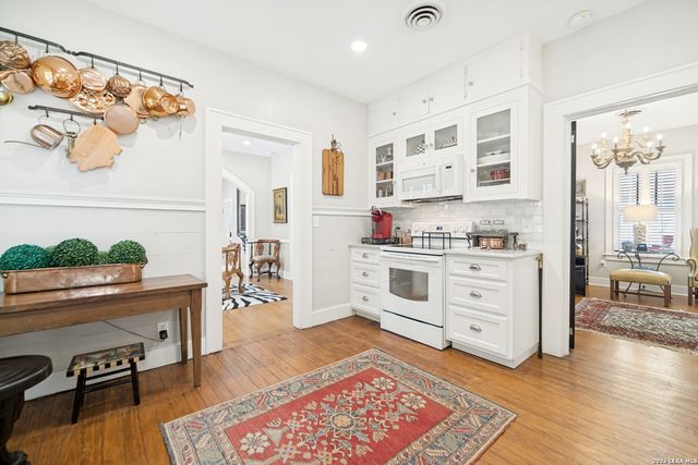 119 E EVERGREEN ST, Boerne, TX 78006