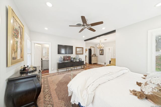 119 E EVERGREEN ST, Boerne, TX 78006