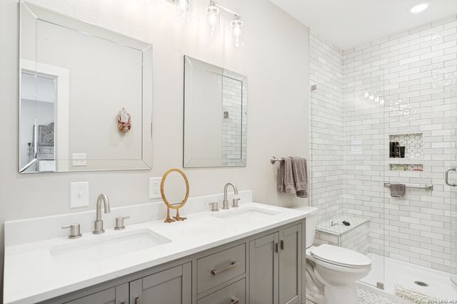 119 E EVERGREEN ST, Boerne, TX 78006