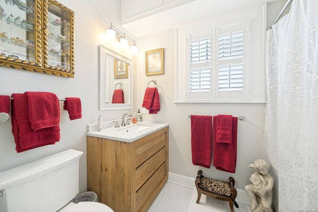 119 E EVERGREEN ST, Boerne, TX 78006