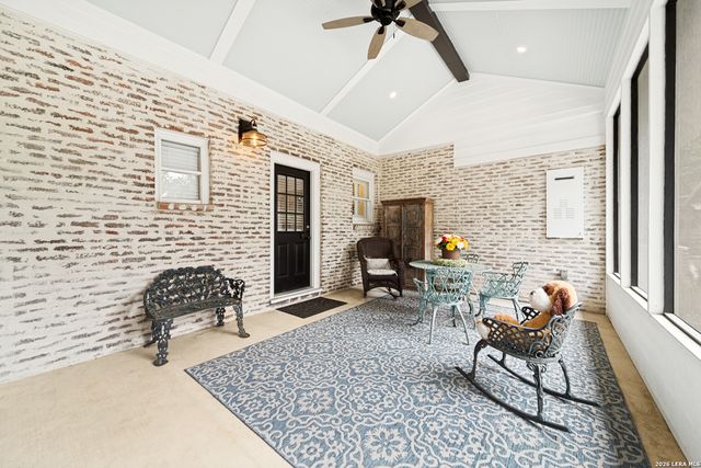 119 E EVERGREEN ST, Boerne, TX 78006