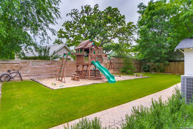 119 E EVERGREEN ST, Boerne, TX 78006