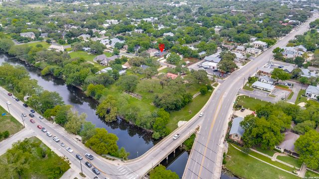 119 E EVERGREEN ST, Boerne, TX 78006