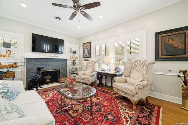 119 E EVERGREEN ST, Boerne, TX 78006