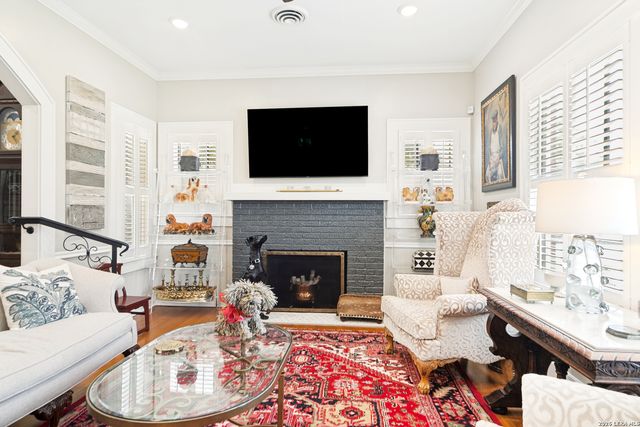 119 E EVERGREEN ST, Boerne, TX 78006