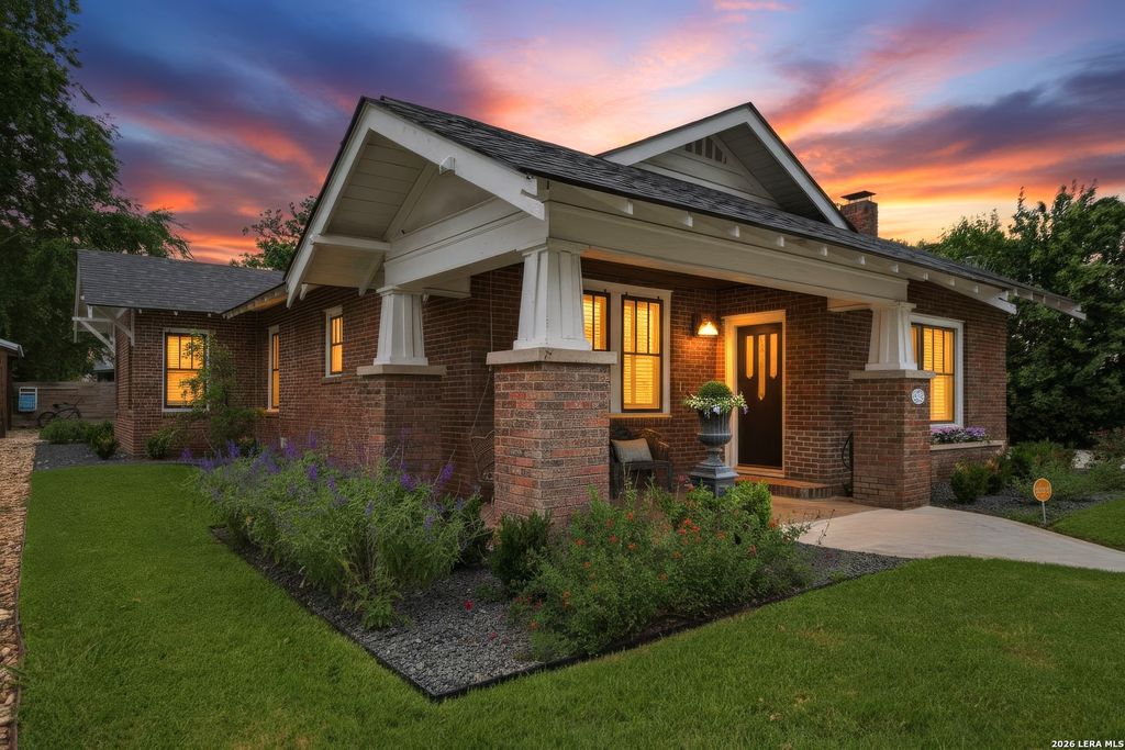 119 E EVERGREEN ST, Boerne, TX 78006