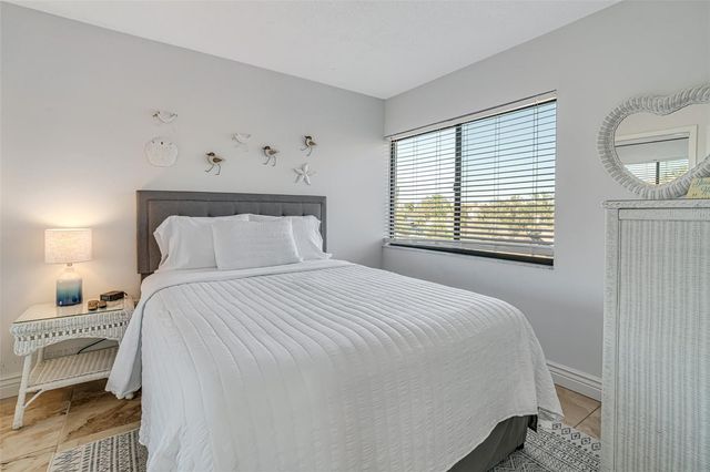 1400 COVE II PLACE 631, Sarasota, FL 34242