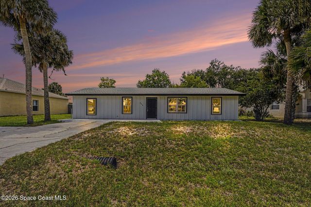 428 Calamondin Avenue NW, Palm Bay, FL 32907